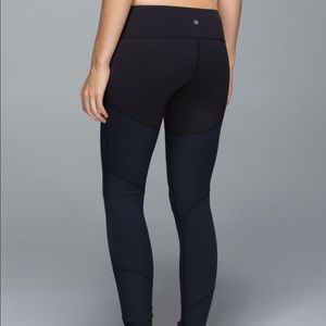 Lululemon wunder under black and blue pattern